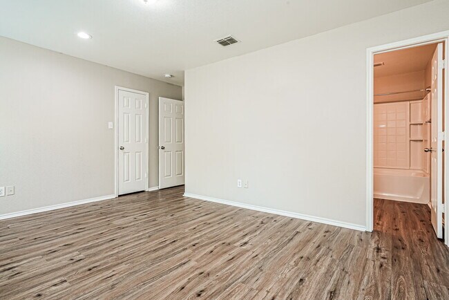 Building Photo - 16737 Woodside Dr