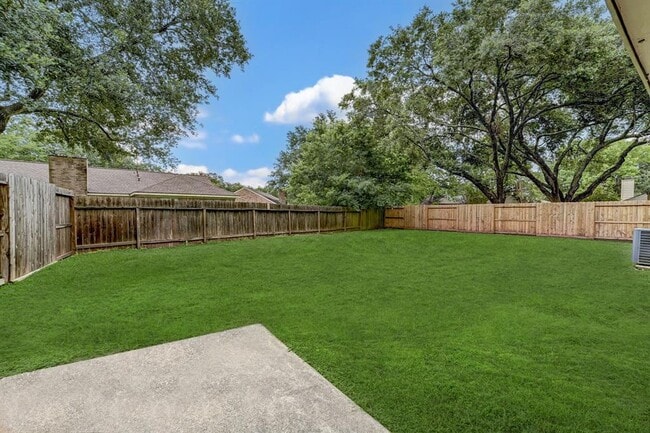 Building Photo - 2615 Lively Ln