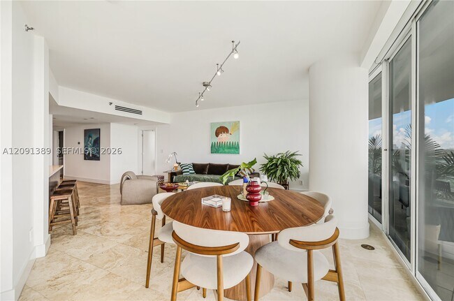 Building Photo - 2127 Brickell Ave