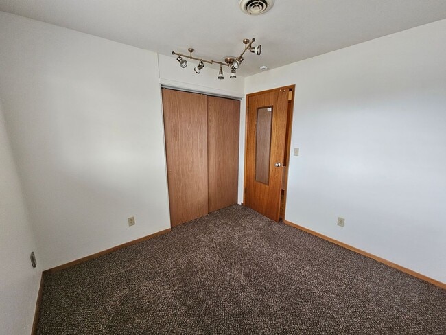 Building Photo - 205 Daley Dr