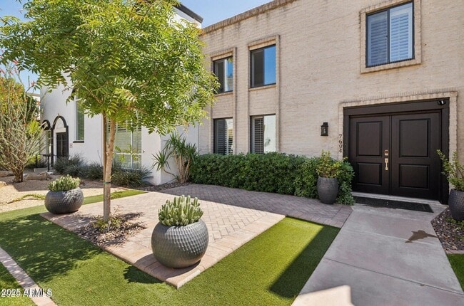 Building Photo - 7694 E Minnezona Ave