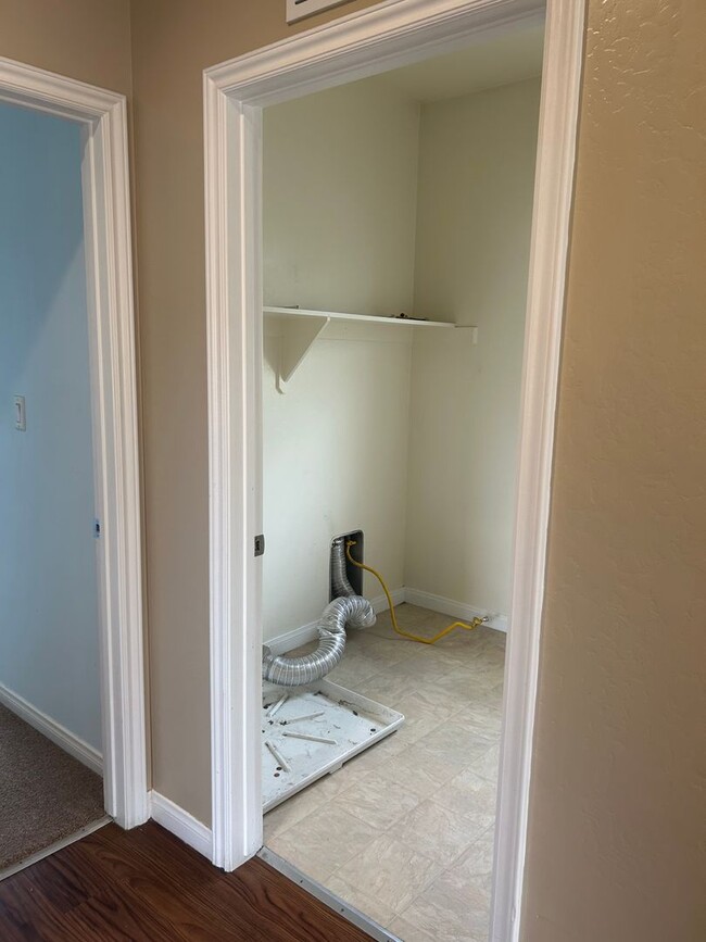 Building Photo - Spacious home in University Park