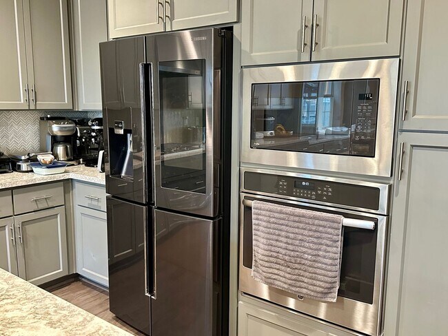 Building Photo - Beautiful home with large backyard in Mountain House