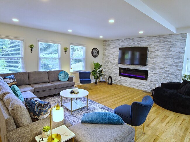 Building Photo - Fully Furnished: Beautiful 4-Bedroom Home ...