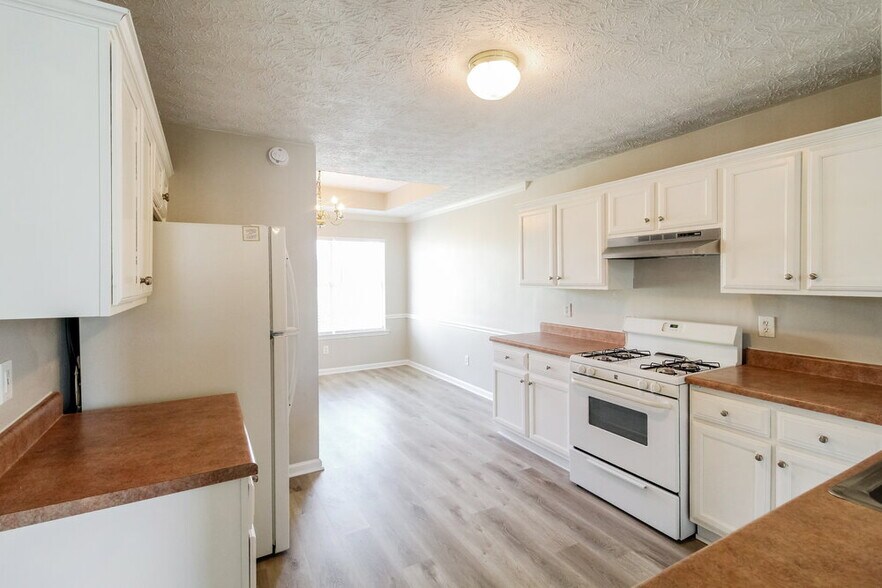 Building Photo - 1810 Midcourt Way