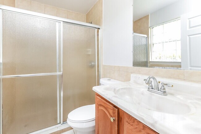 Building Photo - 1576 SW Pitts Ave