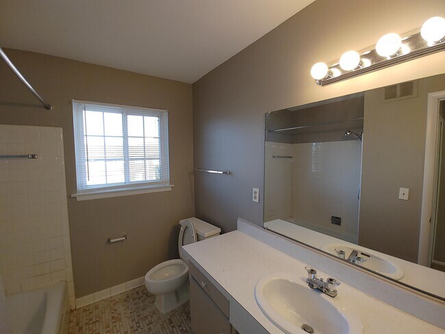 Building Photo - 25312 Shiawassee Cir
