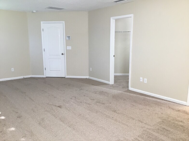 Building Photo - 75368 Ravenwood Dr