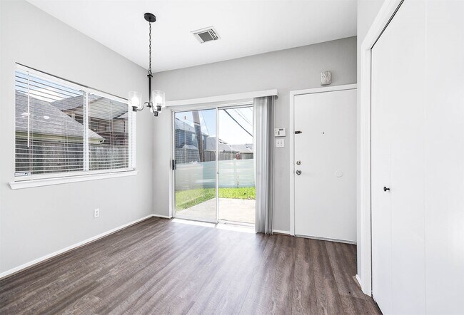 Building Photo - 1561 Nichole Woods Dr