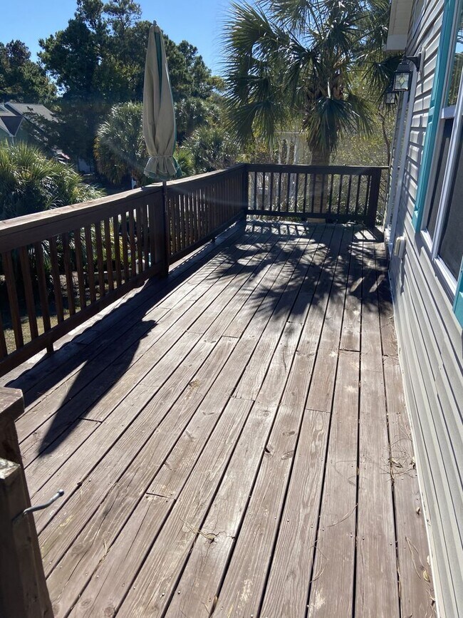 Building Photo - Beautiful home in Emerald Isle.