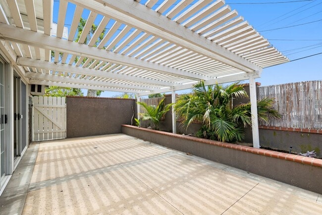 Building Photo - 316 E 21st St