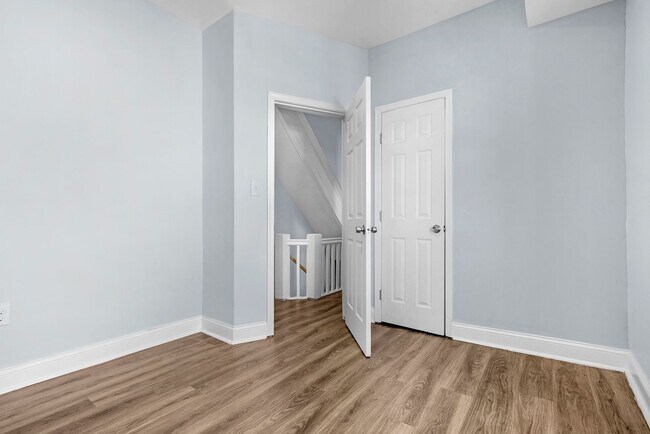 Building Photo - 3501 Oakmont Ave