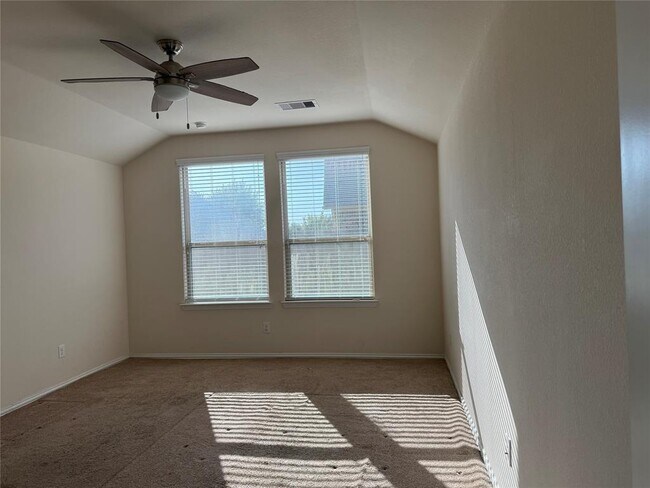 Building Photo - 235 Stoneroller Dr