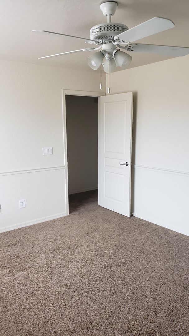 Building Photo - Spacious floorplan