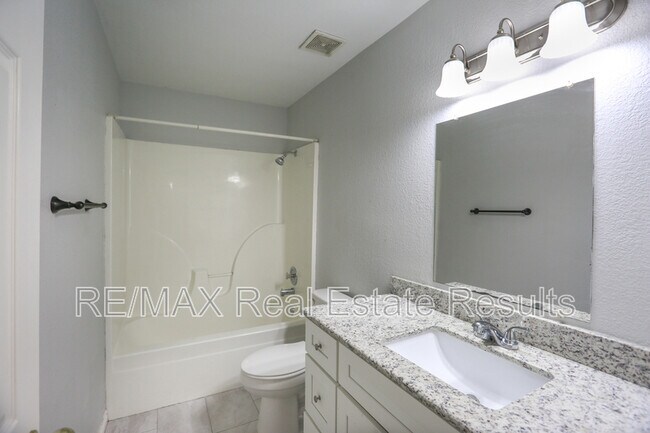 Building Photo - 602 Camellia Dr