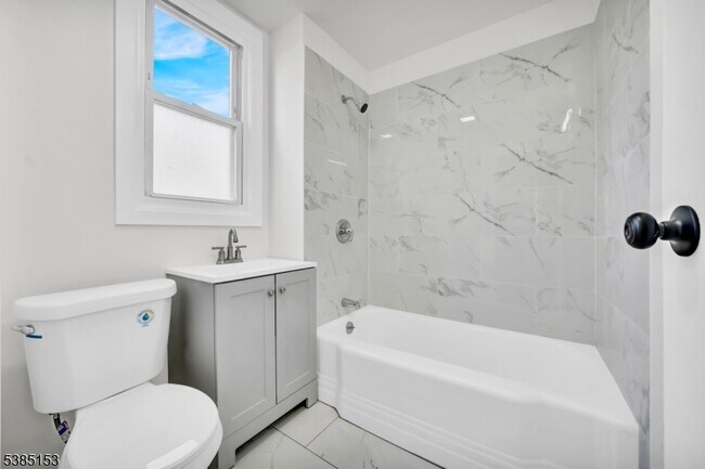 Building Photo - 1451 Franklin St