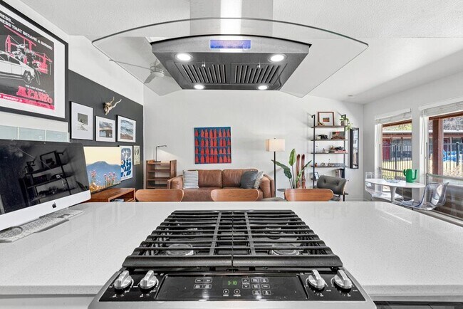 Building Photo - 5601 Woodrow Ave