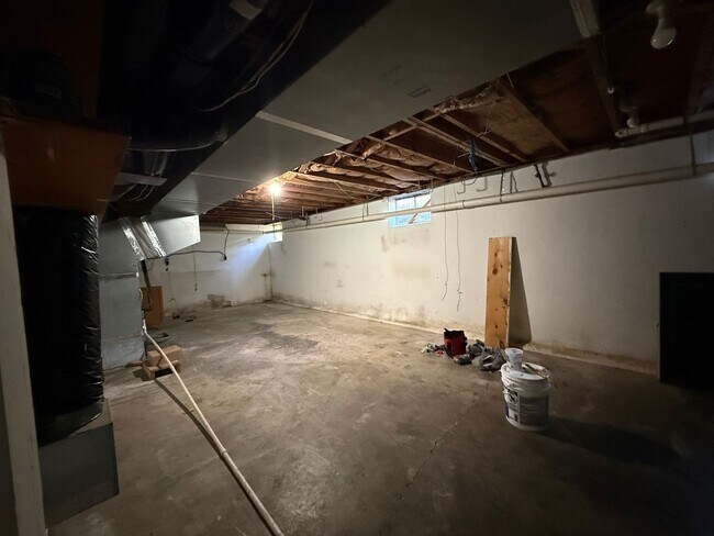 Building Photo - 401 Orchard Dr