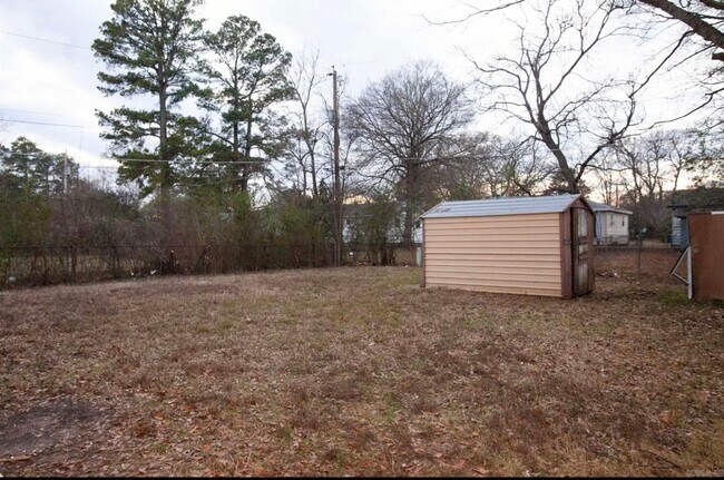 Building Photo - 715 Rose Ln