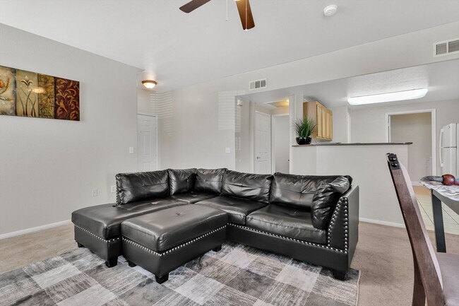 Building Photo - Fully Furnished/Great location 3 bedrooms 2  bath, community pool/gated in south summerlin area