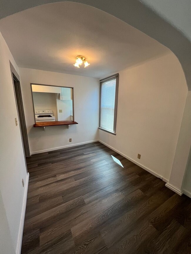 Building Photo - 1919 Duplex