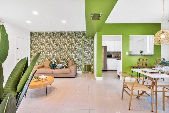 Building Photo - 809 S Ocean Dr