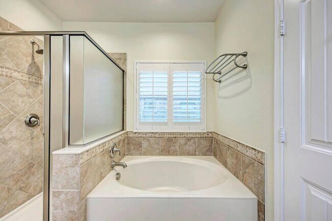 Building Photo - 2119 Howell Mountain Dr
