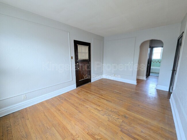 Building Photo - 3862 S Spring Ave