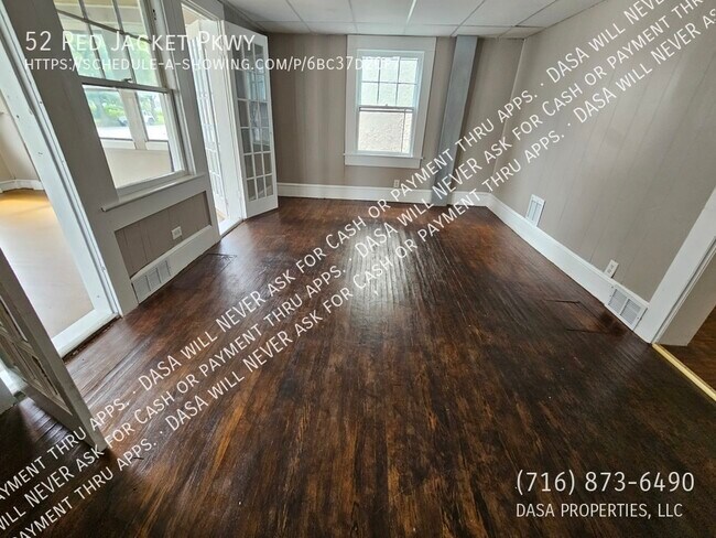 Building Photo - 52 Red Jacket - 4 Bed / 1 Bath