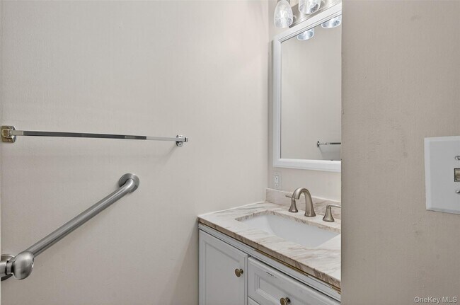 Building Photo - 8 Knightsbridge