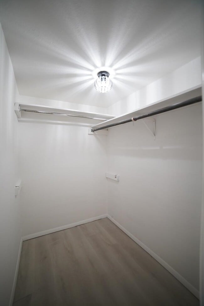 Building Photo - 318 Meadowbrook Ln