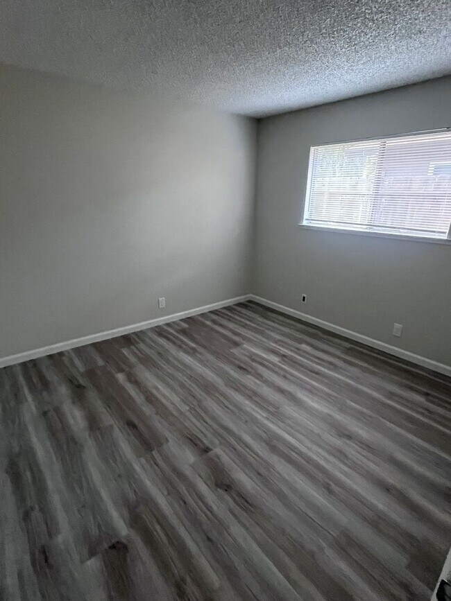 Building Photo - NICE UPDATED HOME IN CITRUS HEIGHTS!!