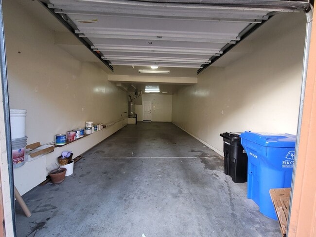 Building Photo - Elk Grove Condo