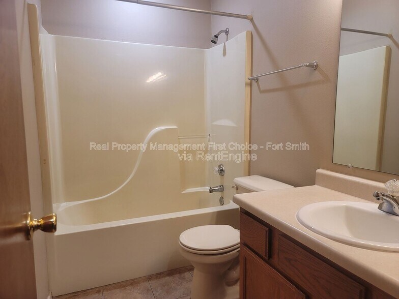 Building Photo - 2316 Woodwind Way