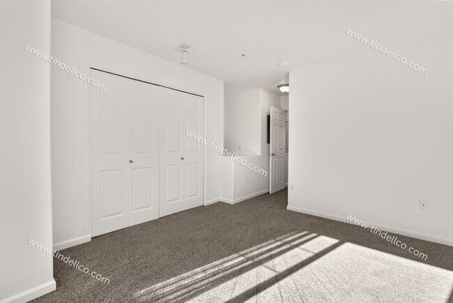 Building Photo - FREE 2ND MONTH RENT! Charming Townhome w/ ...