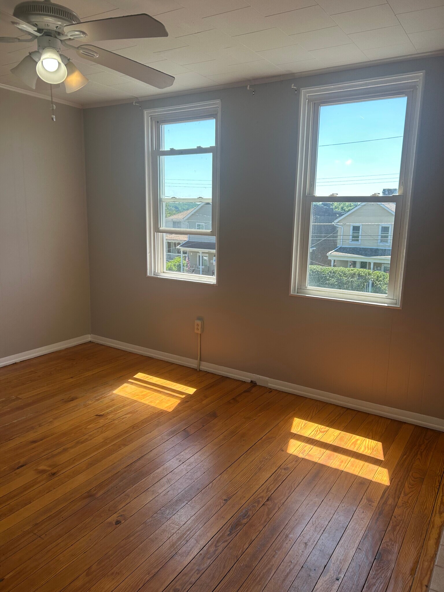 Building Photo - 4243 Gladstone St