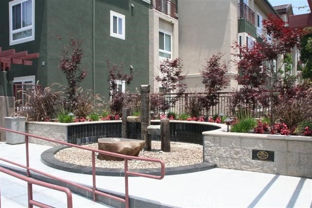 Building Photo - 228 S Olive Ave