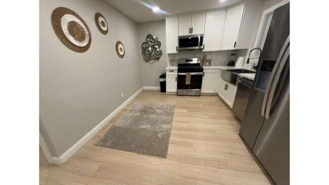 Building Photo - 321 W Park Ave