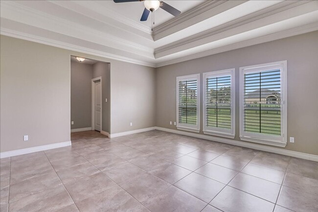 Building Photo - 6241 Lago Vista Dr