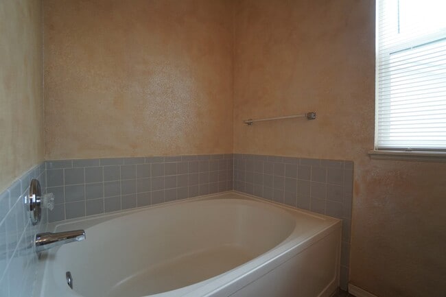 Building Photo - 6613 Payette Dr