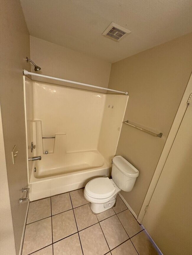Building Photo - READY TO TOUR NOW! 2 Bedroom 2 Bath Peoria Townhouse