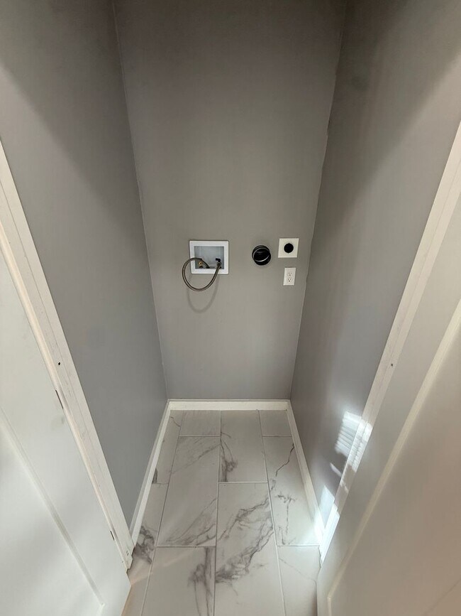 Building Photo - 2mil