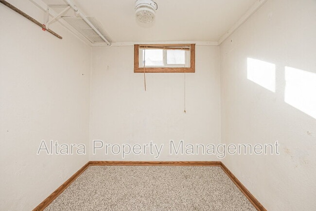 Building Photo - 1303 Langmeyer St