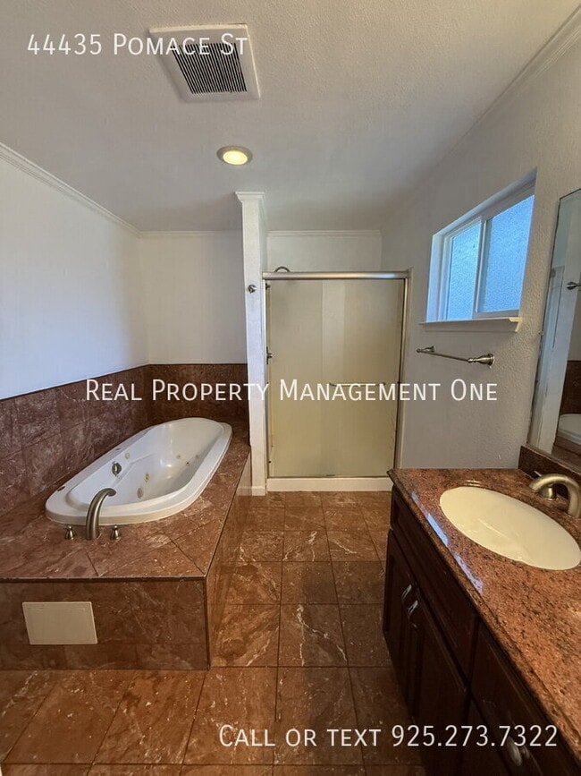 Building Photo - 44435 Pomace St