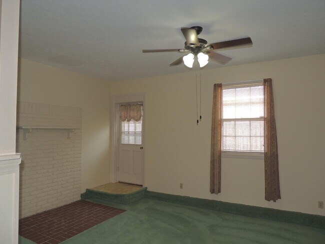 Building Photo - 2316 Rodgers Dr NE