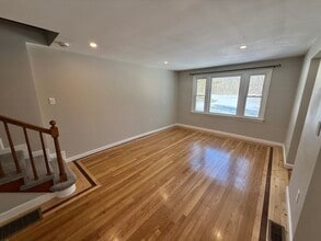 Building Photo - 252 Mechanic St