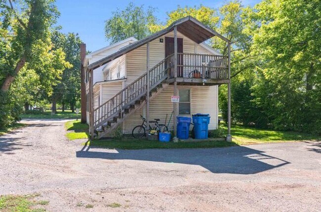 Building Photo - 38 Sherman St