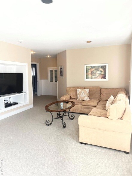 Building Photo - 45 Romana Dr