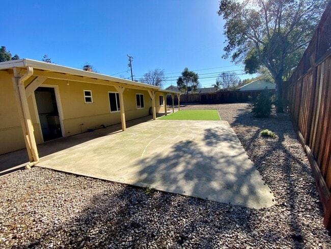 Building Photo - Charming House on 1/3 acre in El Quito Neighborhood!