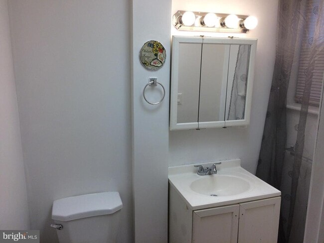 Building Photo - 267 W Sheldon St